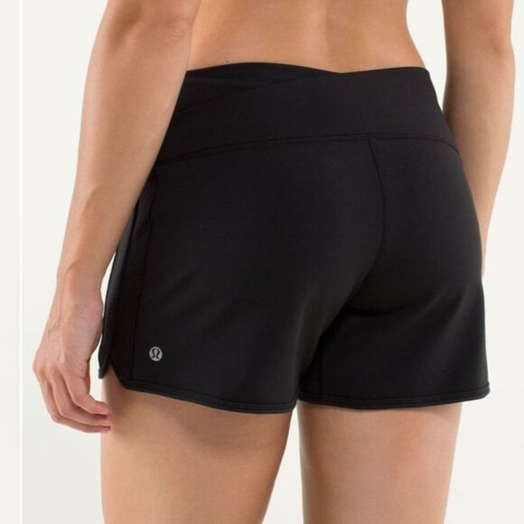 Lululemon Women’s Size 2 Crossover Waist‎ Astro Shorts Black Athletic Sporty Gym - Picture 4 of 8